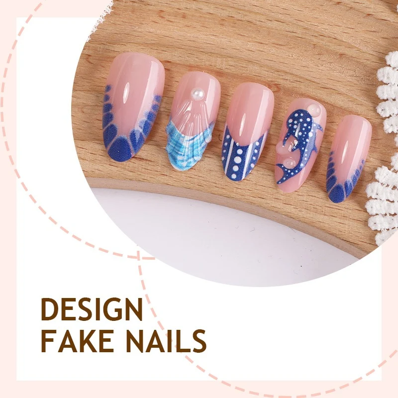 Kunstnagelset mit eleganten Designs und glamourösen Akzenten Karnz