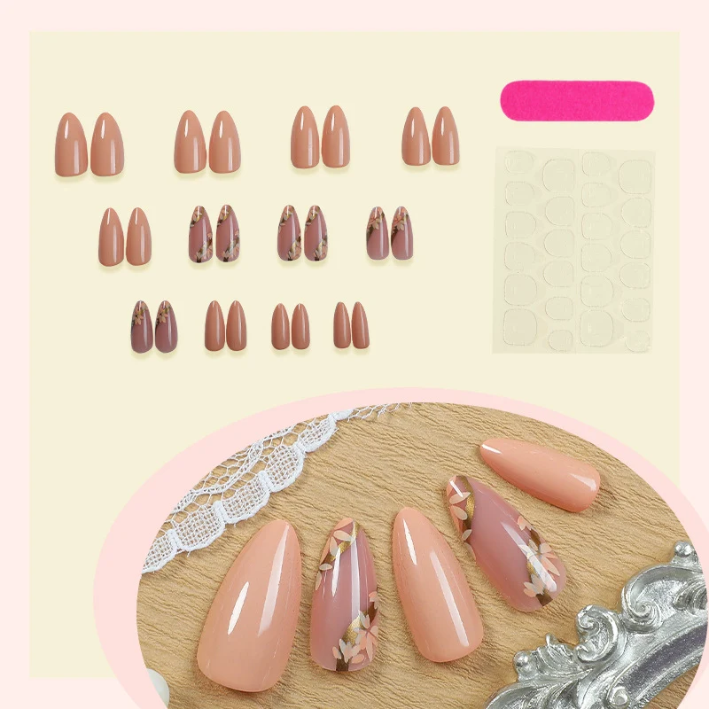 Kunstnagelset mit eleganten Blütenmotiven Karnz