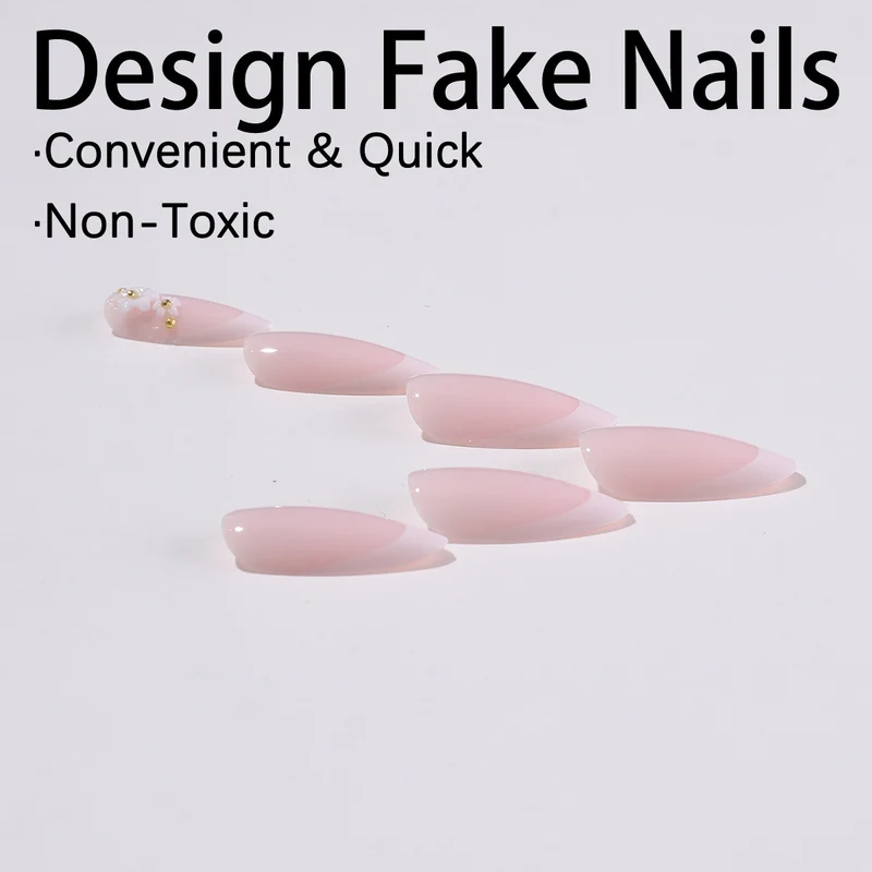 Kunstnagelset mit eleganten Blütenakzenten und Glitzer Karnz