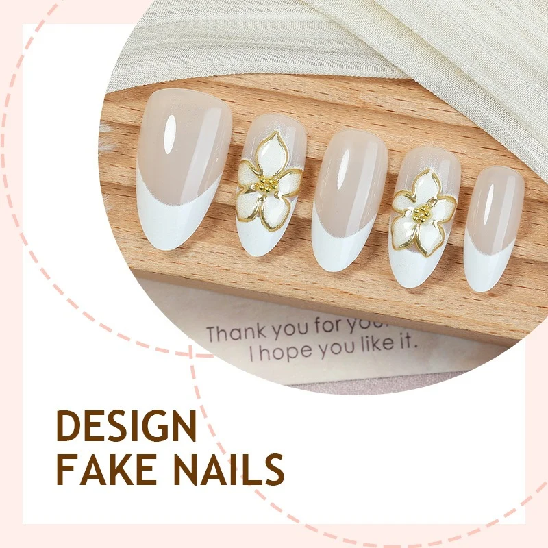 Kunstnagelset mit eleganten Blüten und Glitzerverzierungen Karnz