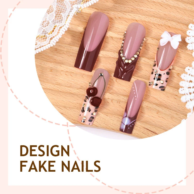 Kunstnagelset mit eleganten Blüten- und Glitzereffekten Karnz