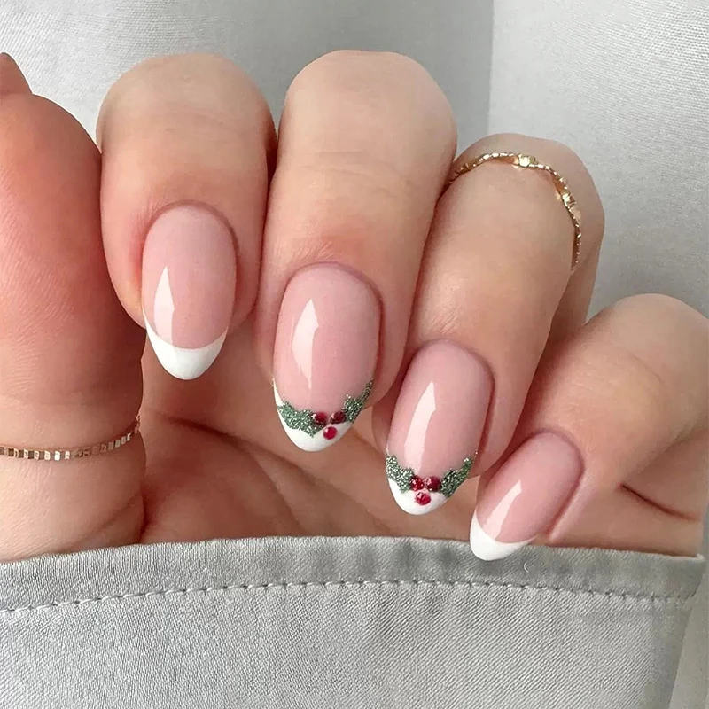 Kunstnagelset mit eleganten Blumenakzenten Karnz