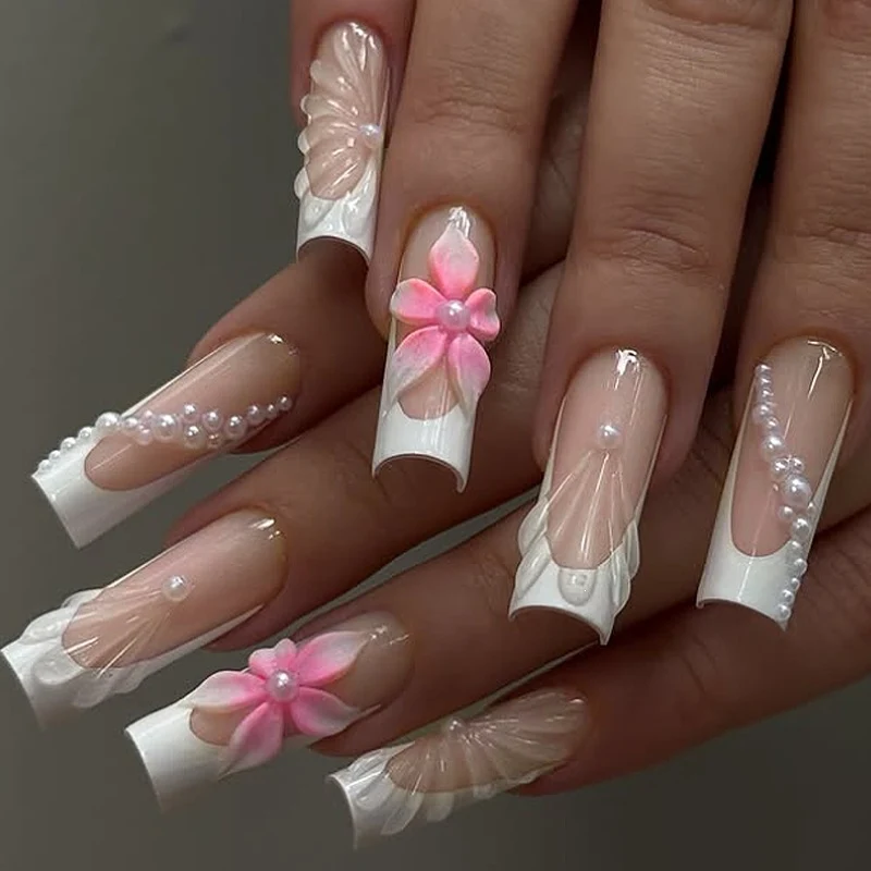 Kunstnagelset mit eleganten Blumen- und Glamourverzierungen Karnz
