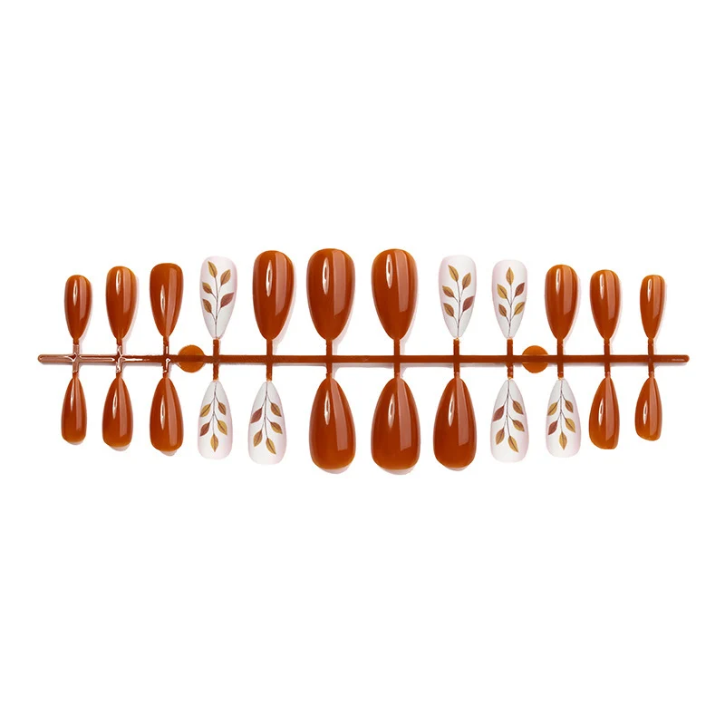 Kunstnagelset mit eleganten Blatt-Designs Karnz