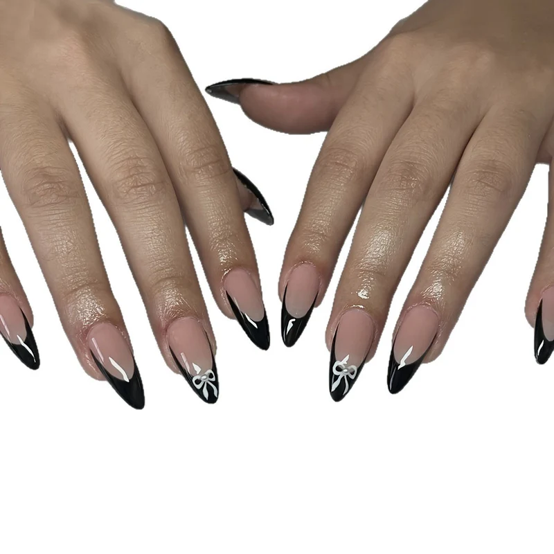 Kunstnagelset mit elegantem Schwarz-Weiß Design und niedlichen Schleifenakzenten Karnz