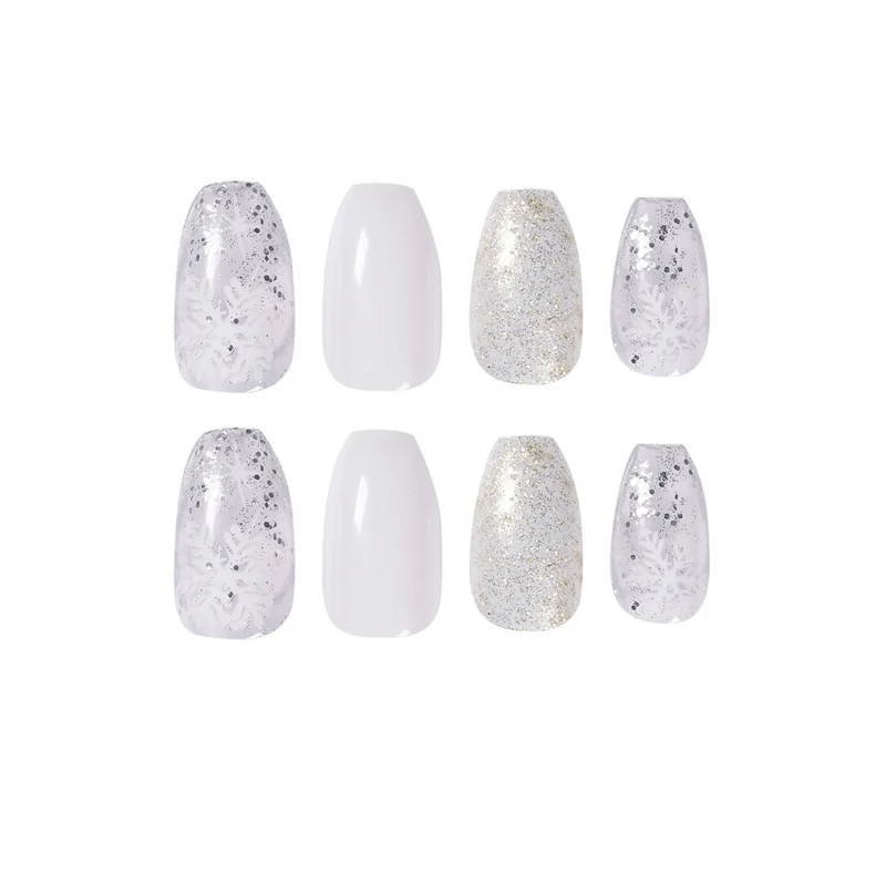 Glamouröse Nagelkunst mit Wintermotiv Karnz
