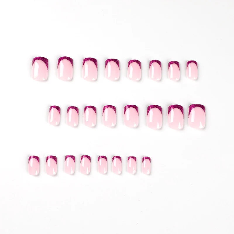 Glamouröse Nagelkunst mit Glitzerverzierung Karnz