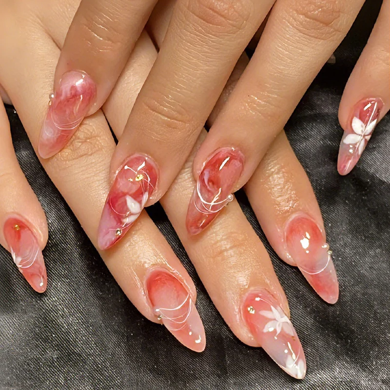 Kunstnagelset mit elegantem Ombre-Design und floralem Akzent Karnz