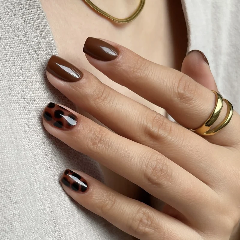 Kunstnagelset mit elegantem Leopardenmuster Karnz