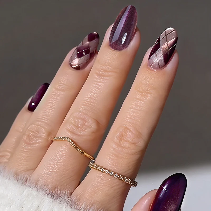 Kunstnagelset mit elegantem Karomuster und tiefem Glanz Karnz