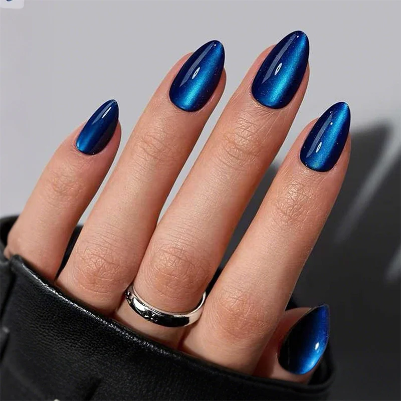 Kunstnagelset mit elegantem Hochglanz und trendigem Design Karnz