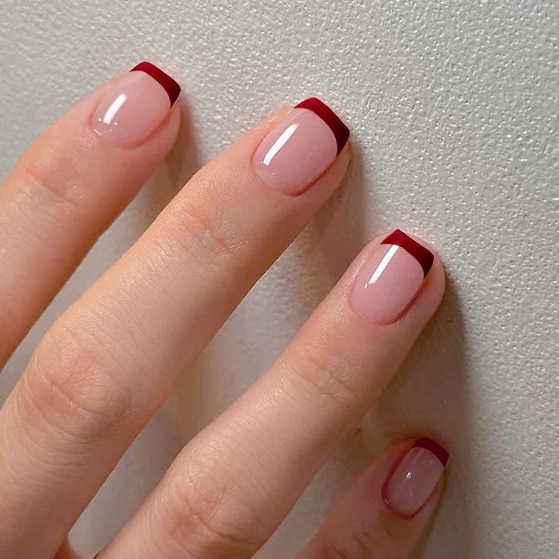 Kunstnagelset mit elegantem Hochglanz-Finish und natürlichem Look Karnz