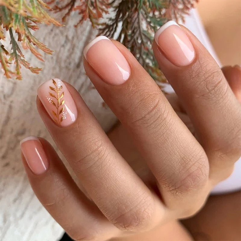 Kunstnagelset mit elegantem Hochglanz-Finish und natürlichem Look Karnz