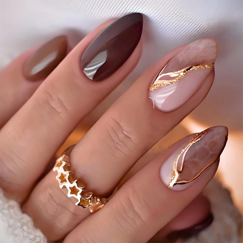 Kunstnagelset mit elegantem, glitzerndem Design Karnz