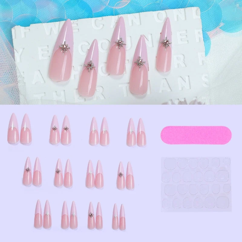 Kunstnagelset mit elegantem Glitzer- und floralem Design Karnz