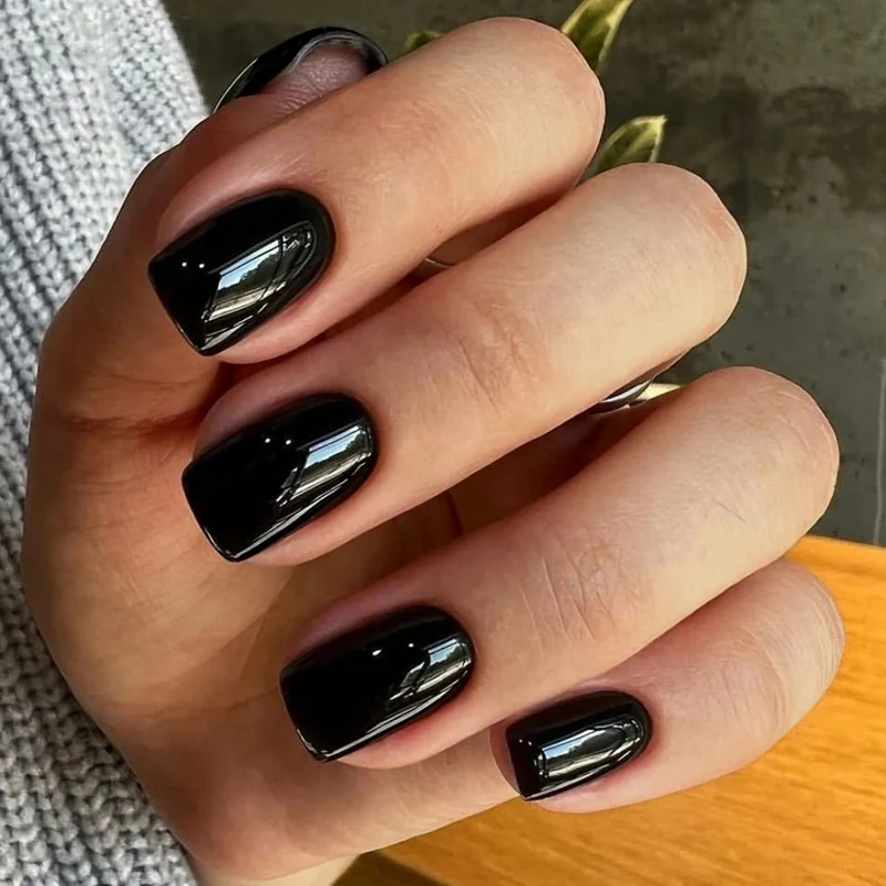 Kunstnagelset mit elegantem Glanz und natürlichem Finish Karnz