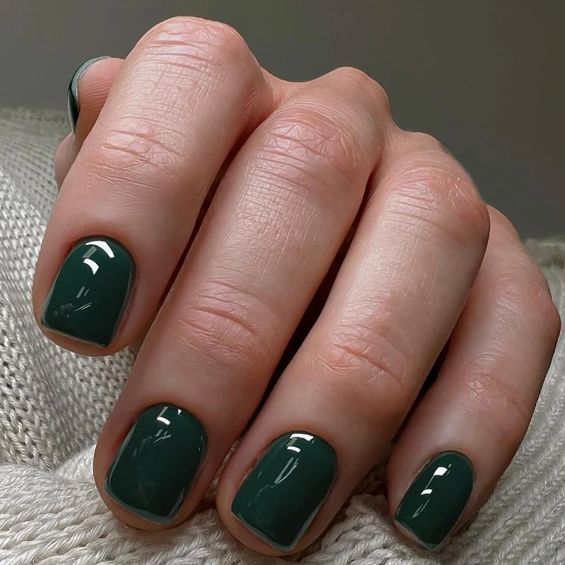 Kunstnagelset mit elegantem Glanz und natürlichem Finish Karnz