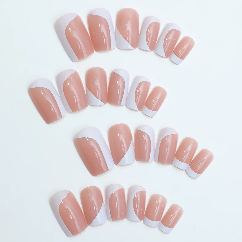 Kunstnagelset mit elegantem French-Tip Design und modernen Akzenten Karnz