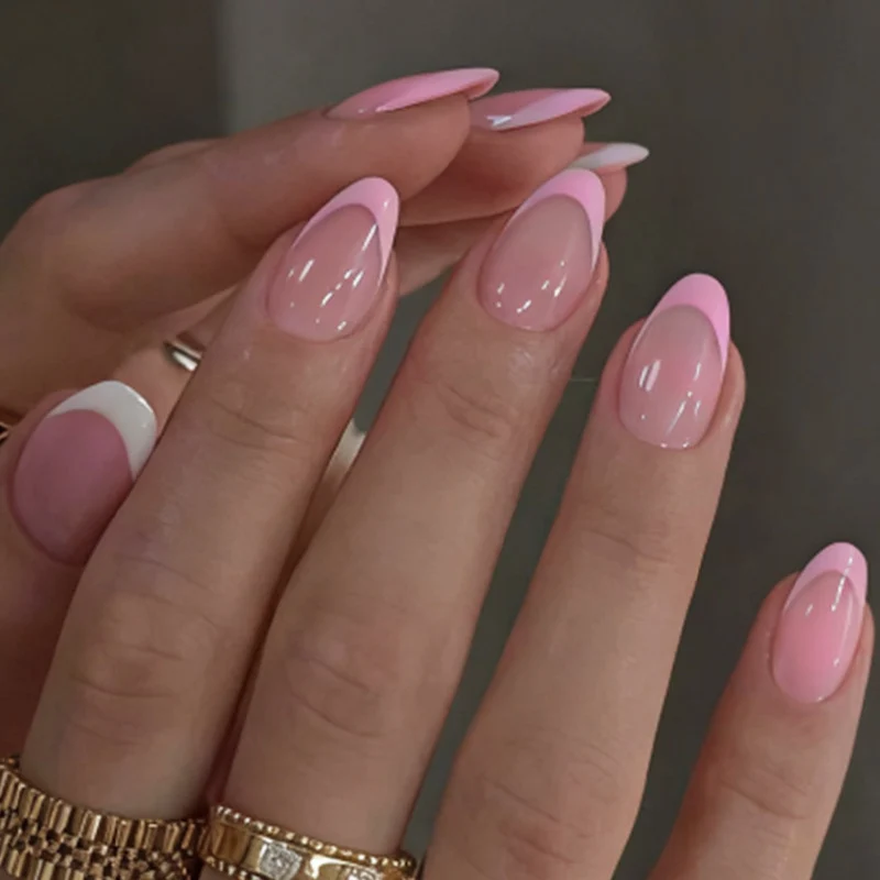 Kunstnagelset mit elegantem French-Tip Design Karnz