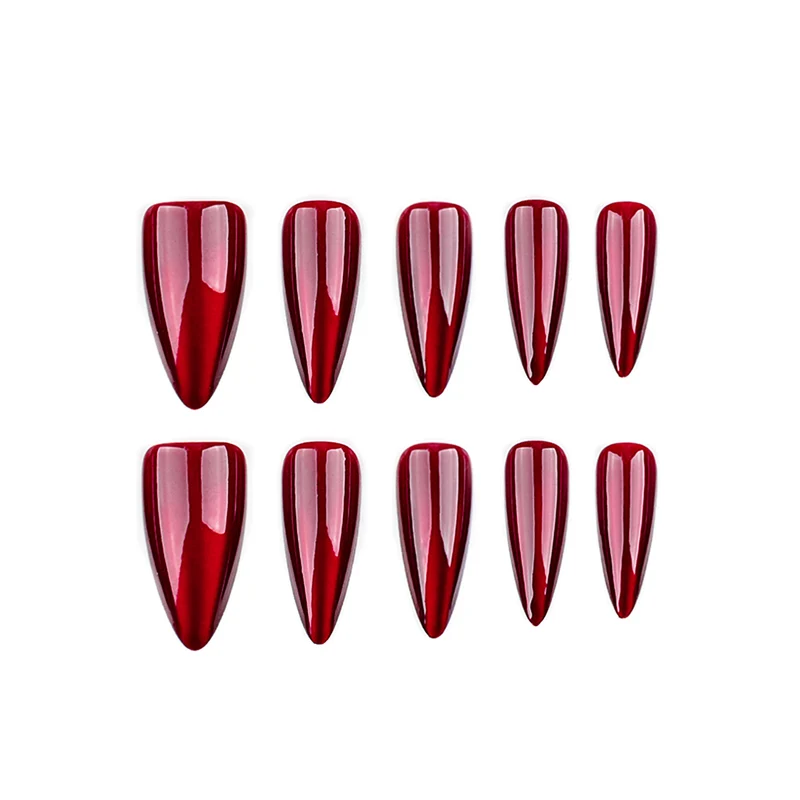 Glamouröse Kunstnägel im Stiletto-Design Karnz