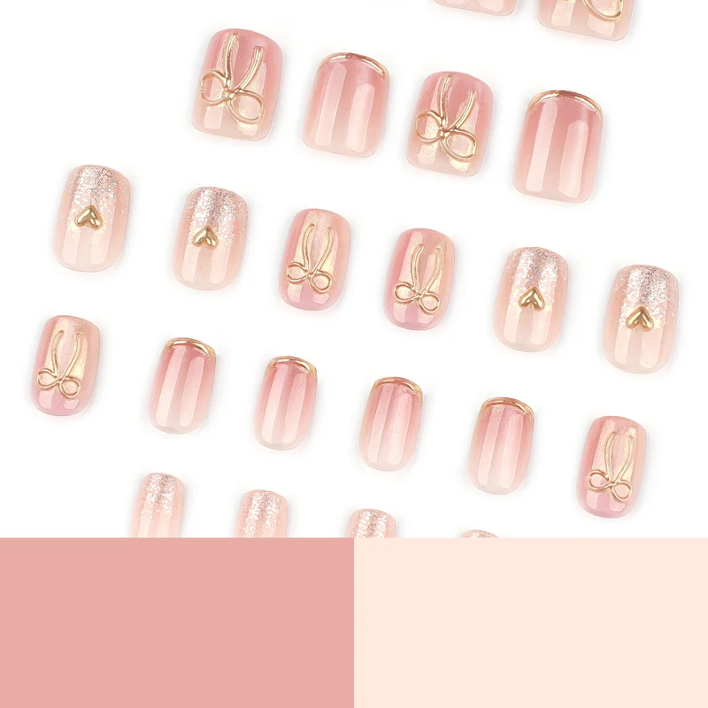 Glamouröse Acryl-Nägel mit elegantem Gold-Design Karnz