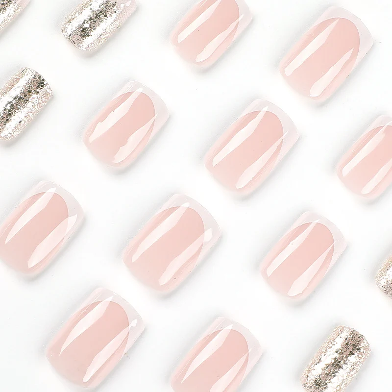 Funkelnde Nagelkunst mit Glitzer-Akzenten Karnz