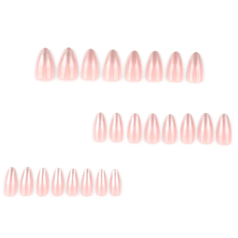 Exquisite Nagelverlängerungen mit elegantem Farbverlauf und glänzenden Spitzen Karnz