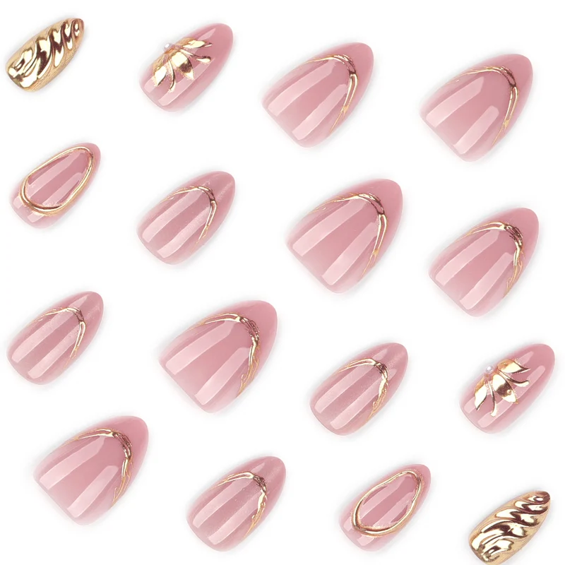 Elegante und kunstvolle Nagelkunst mit goldenen Akzenten Karnz