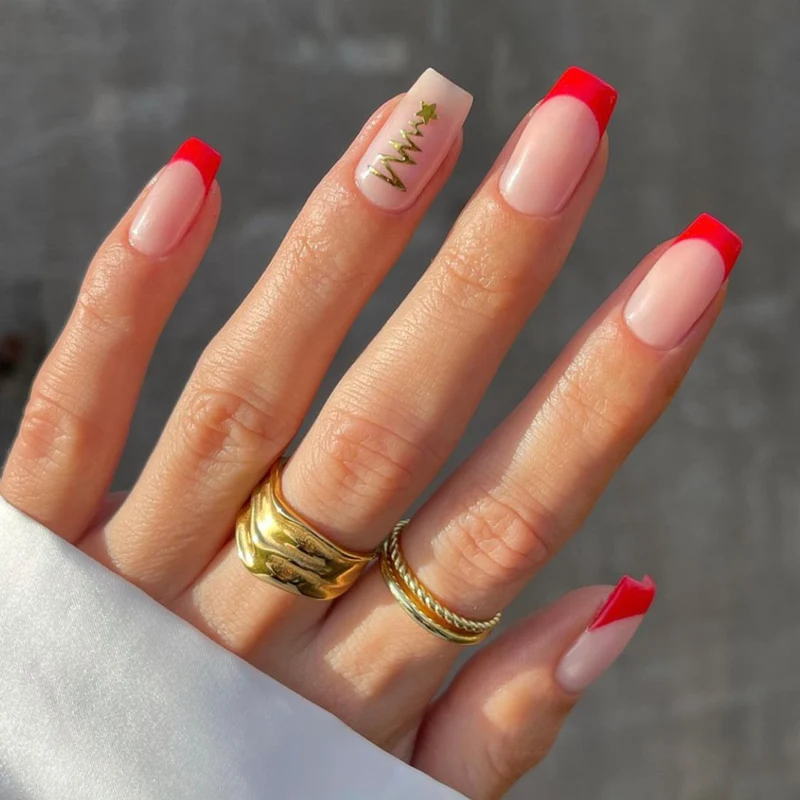 Kunstnagelset mit edlen spitzen Akzenten Karnz