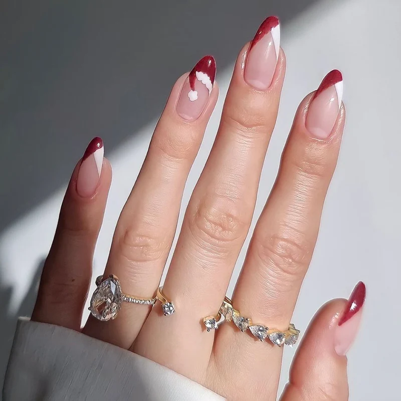 Kunstnagelset mit edlen spitzen Akzenten Karnz