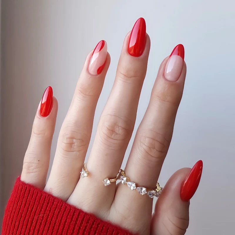 Kunstnagelset mit edlen spitzen Akzenten Karnz