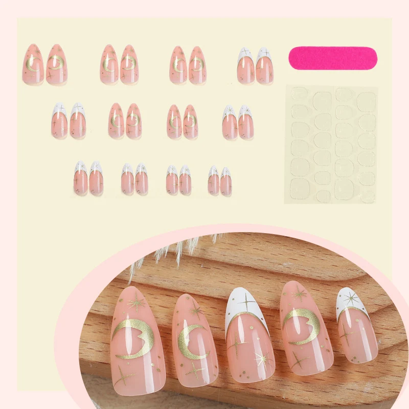 Kunstnagelset mit Design von Galaxien und glänzenden Akzenten Karnz