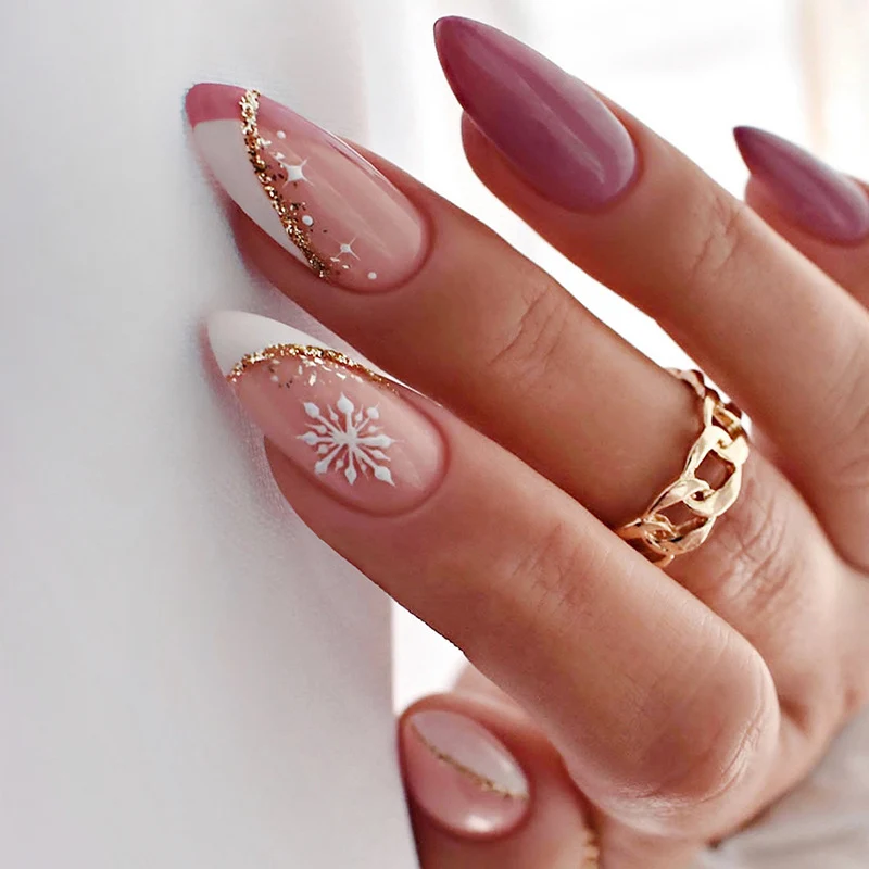 Kunstnagelset mit dekorativen Blütenmotiven und elegantem Ombre-Effekt Karnz