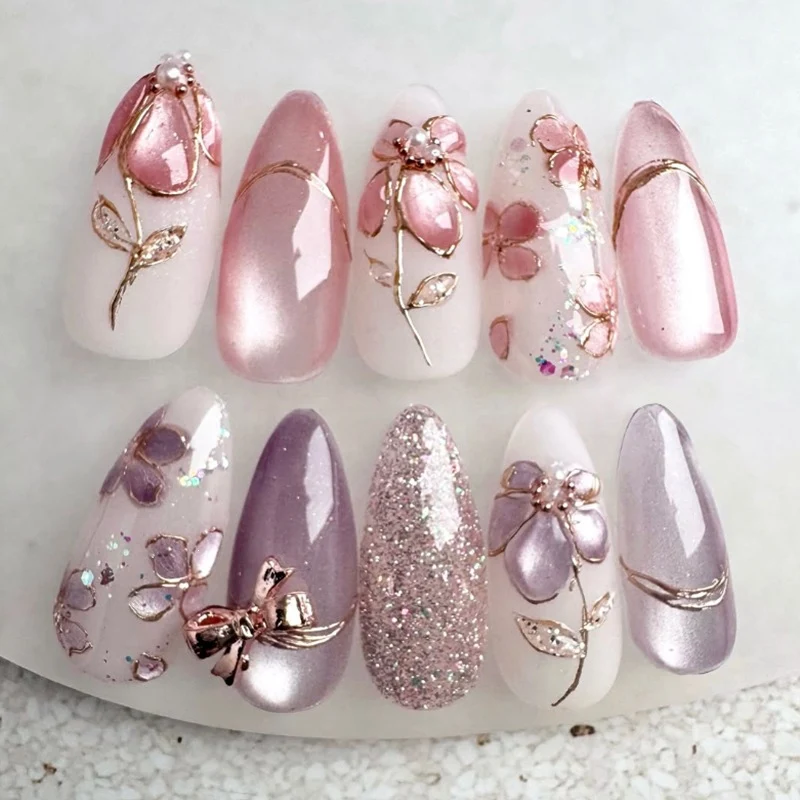 Kunstnagelset mit dekorativen Blüten- und Glitzerverzierungen Karnz