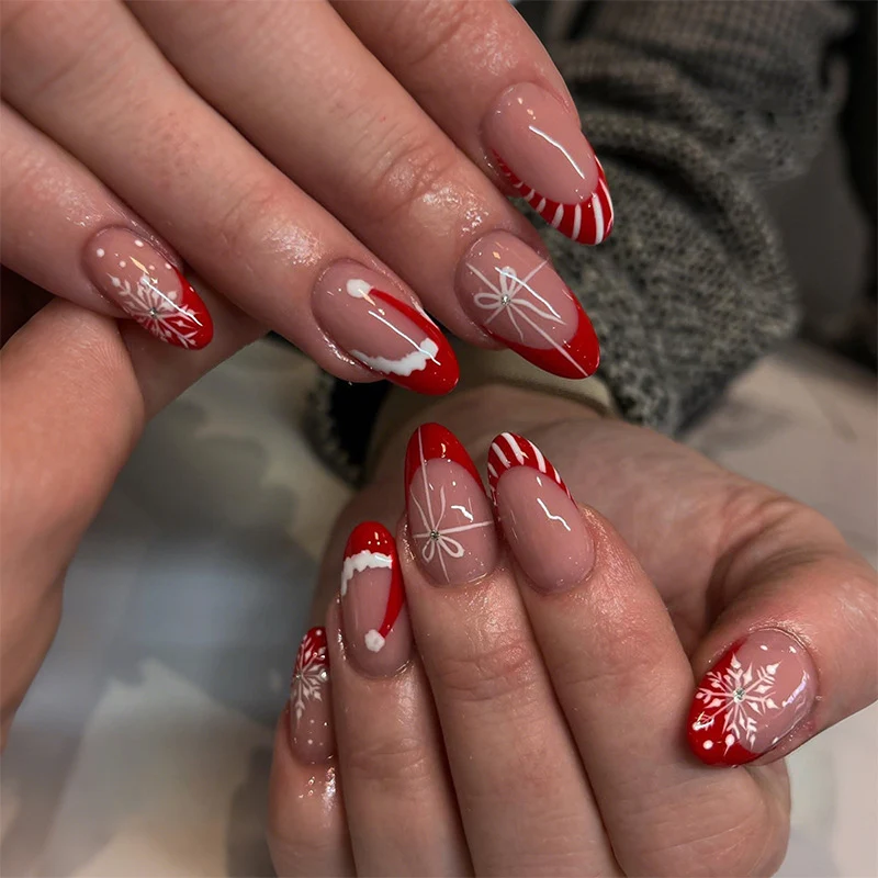 Kreatives Kunstnagelset mit festlichem Schneeflocken-Design Karnz