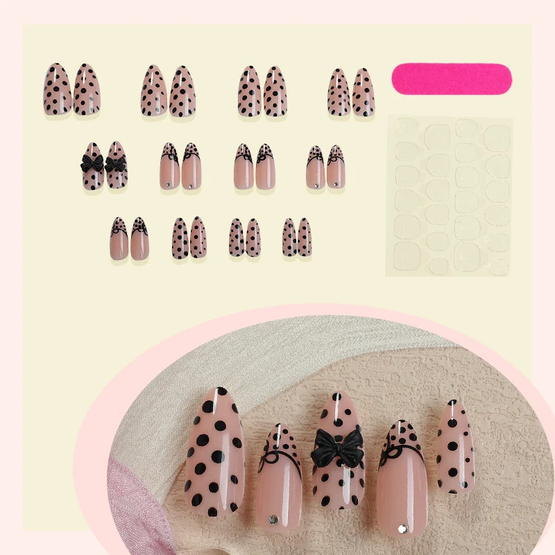 Kreatives Kunstnagelset mit eleganten Punkten und Schleifenverzierungen Karnz