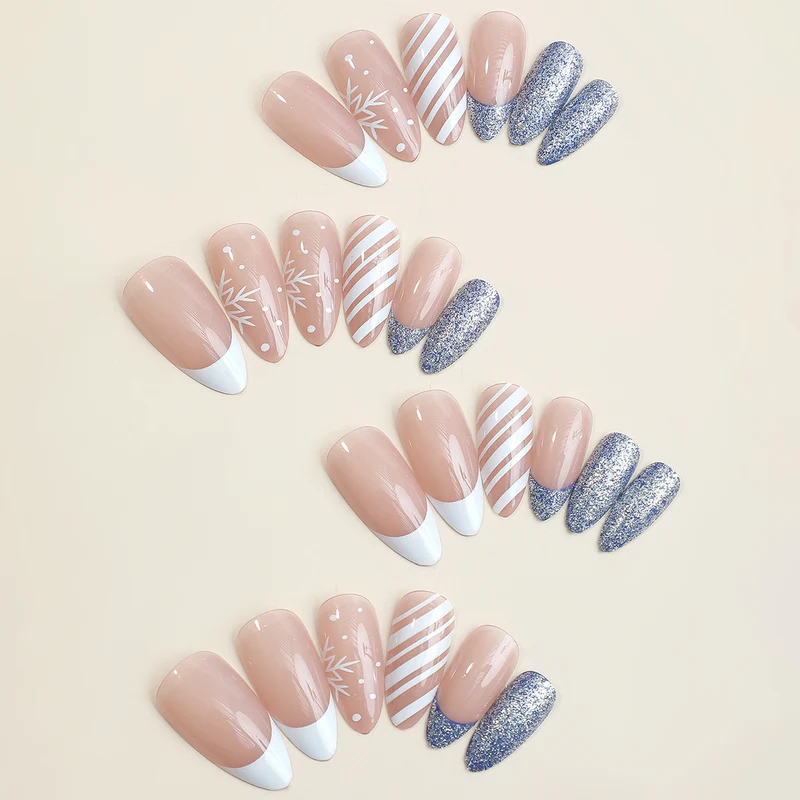 Kreatives Kunstnagelset mit eleganten Mustern Karnz