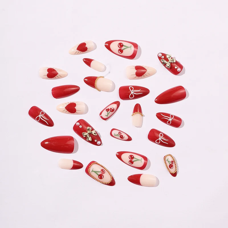 Kreatives Kunstnagelset mit eleganten Herz- und Schleifenmotiven Karnz