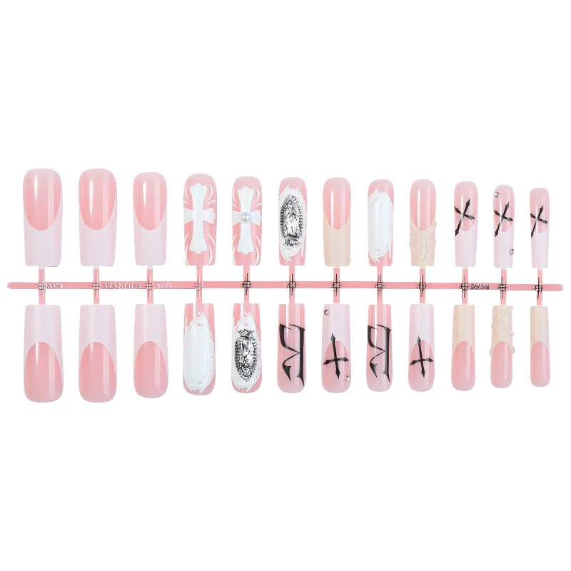 Kreatives Kunstnagelset mit eleganten Designs Karnz