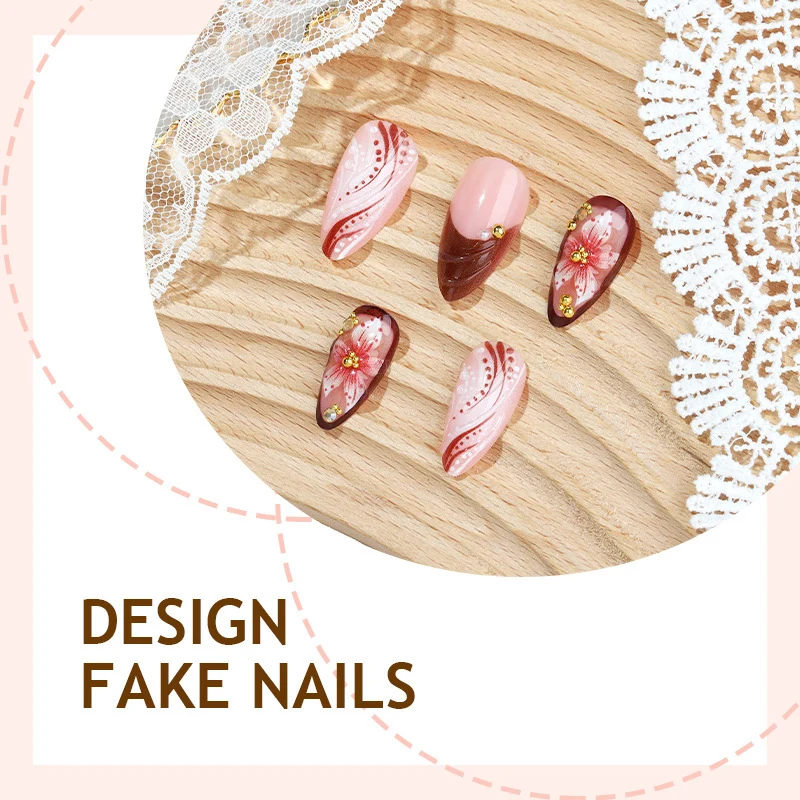 Kreatives Kunstnagelset mit eleganten Blütenakzenten Karnz