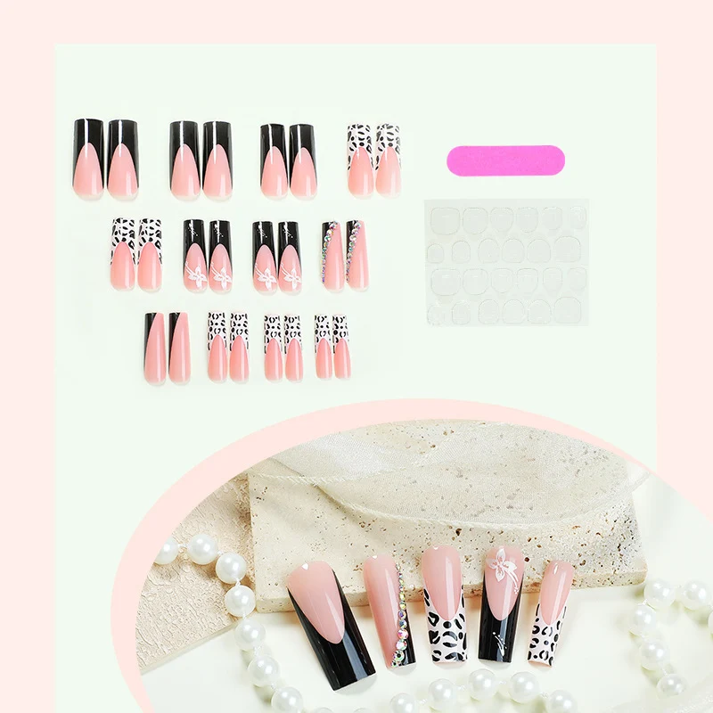 Kreatives Kunstnagelset mit elegantem schwarz-pinkem Design Karnz