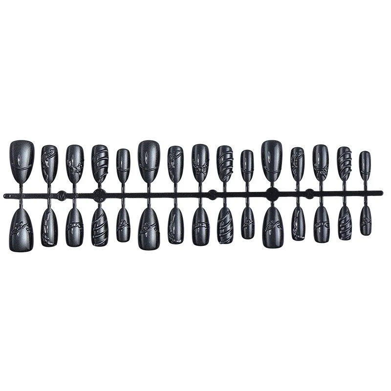 Kreatives Kunstnagelset mit elegantem Design und unterschiedlichen Formen Karnz