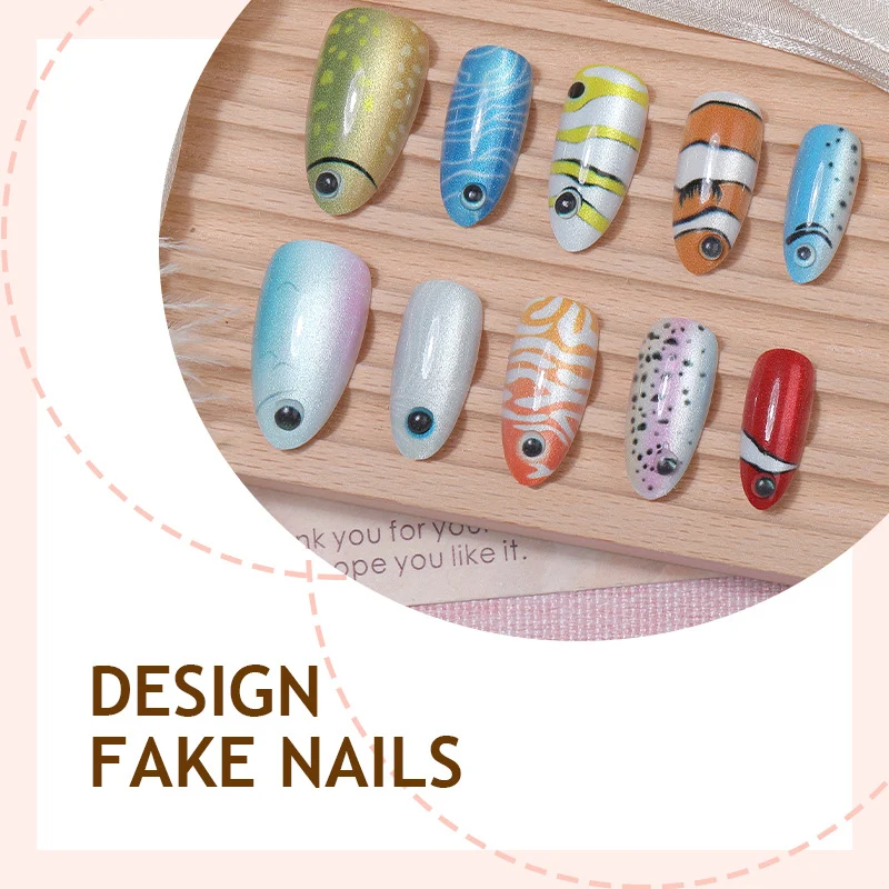 Kreatives Kunstnagelset mit bunten Tiermotiven und Glitzerakzenten Karnz