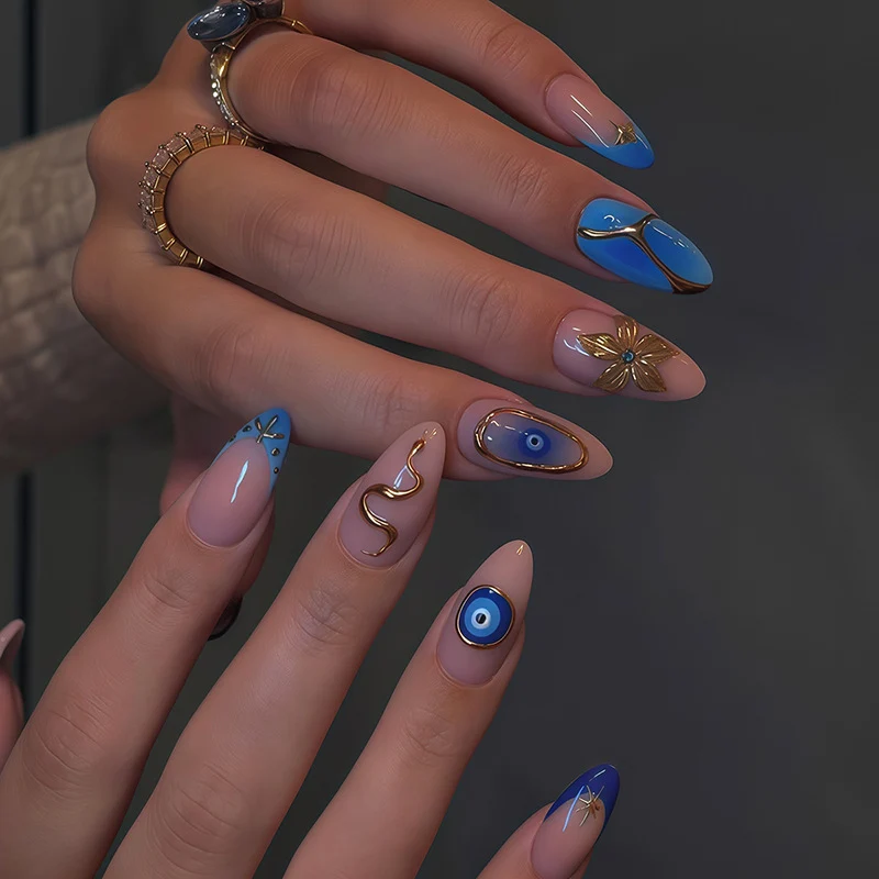 Kreatives Kunstnagelset Karnz