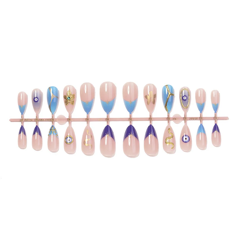 Kreatives Kunstnagelset Karnz