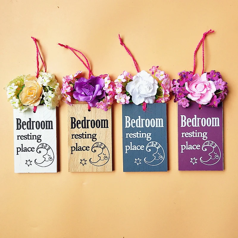 Dekoratives Schlafzimmer-Schild mit floralen Akzenten