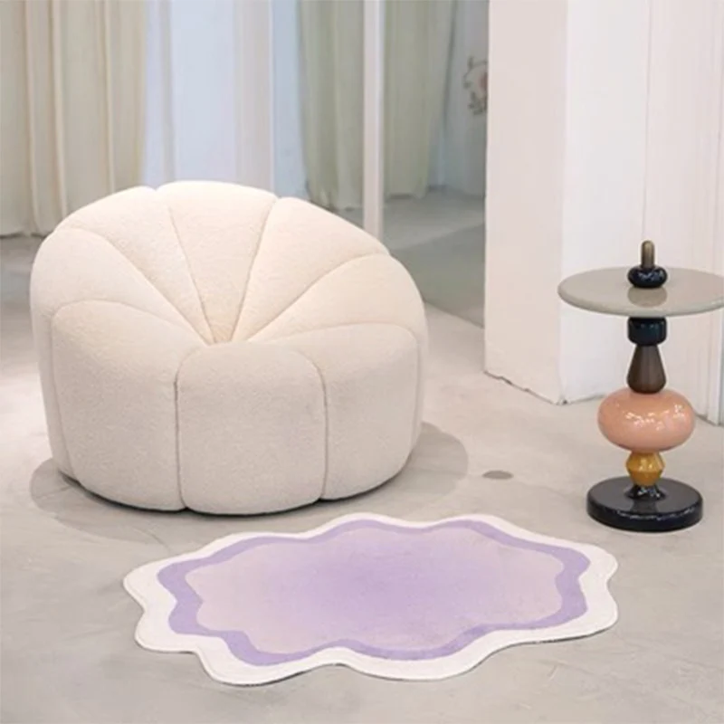 Weicher minimalistischer Blumenteppich
