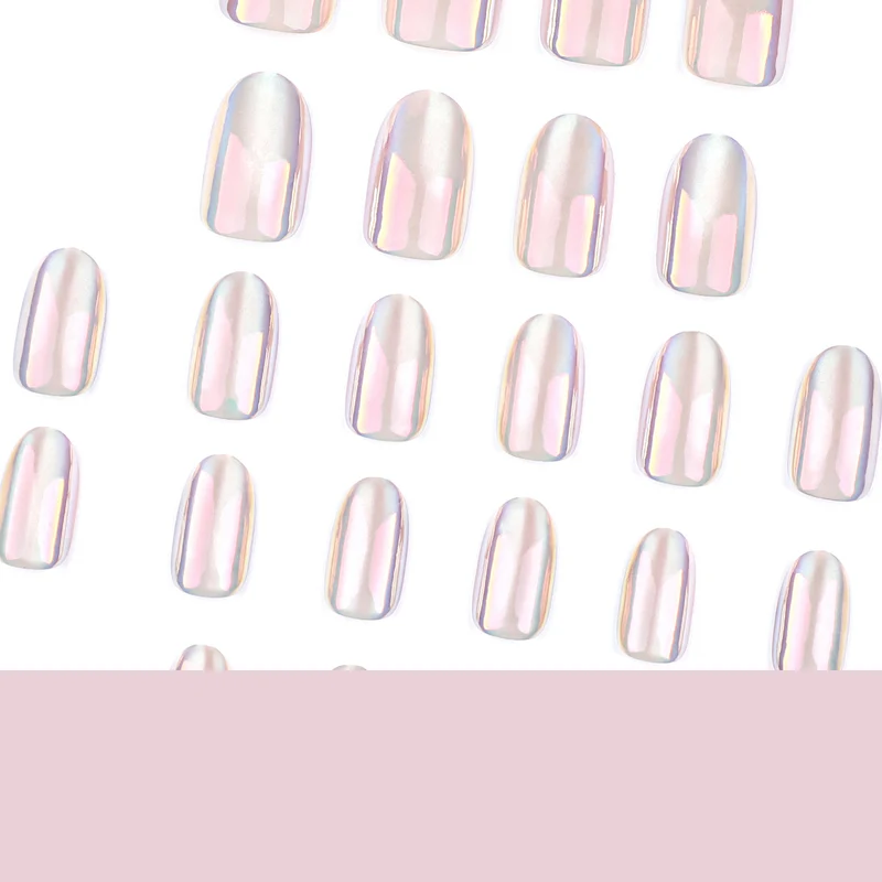 Trendige Nagelverlängerungen mit schimmerndem Farbverlauf Karnz