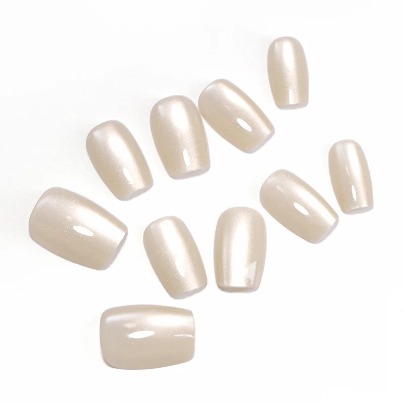 Nagelverlängerungen im eleganten Look Karnz