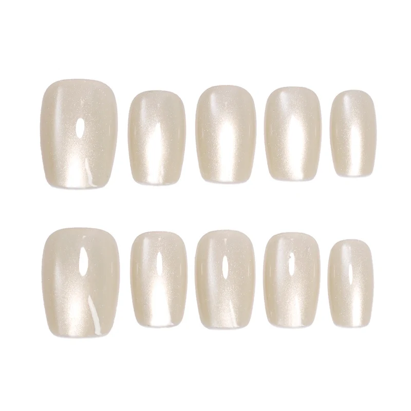 Nagelverlängerungen im eleganten Look Karnz